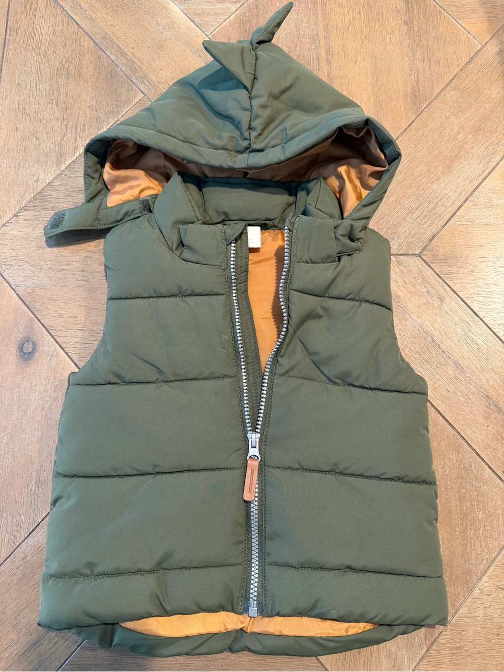 H&M Kids Dinosaur Hooded Puffer Vest in khaki/olive green Size 2T